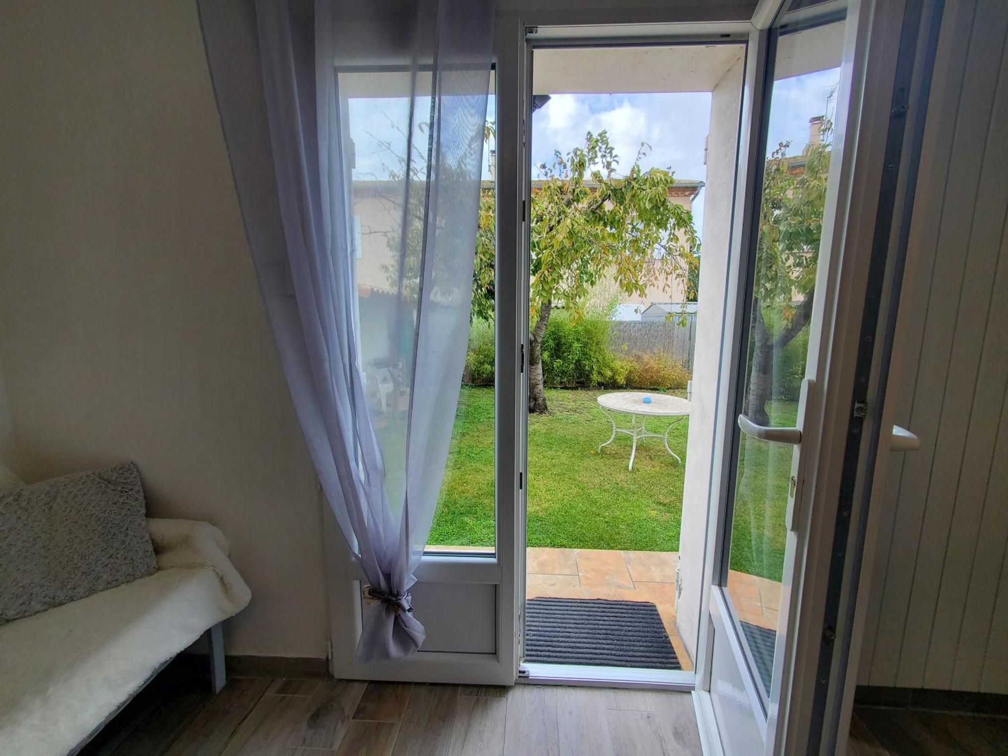 Appart 28M2 Avec Jardin Et Parking Prives, Chambre Separee Milhaud Номер фото